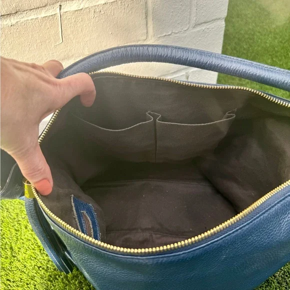 Onna Ehrlich Dark Navy Leather Shoulder Bag - Picture 10 of 16